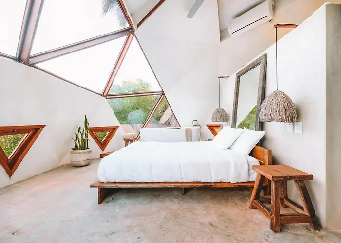 Mamasan Treehouses & Cabins